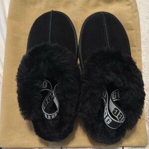 UGG women’s funkette sheepskin suede size 9 with bag